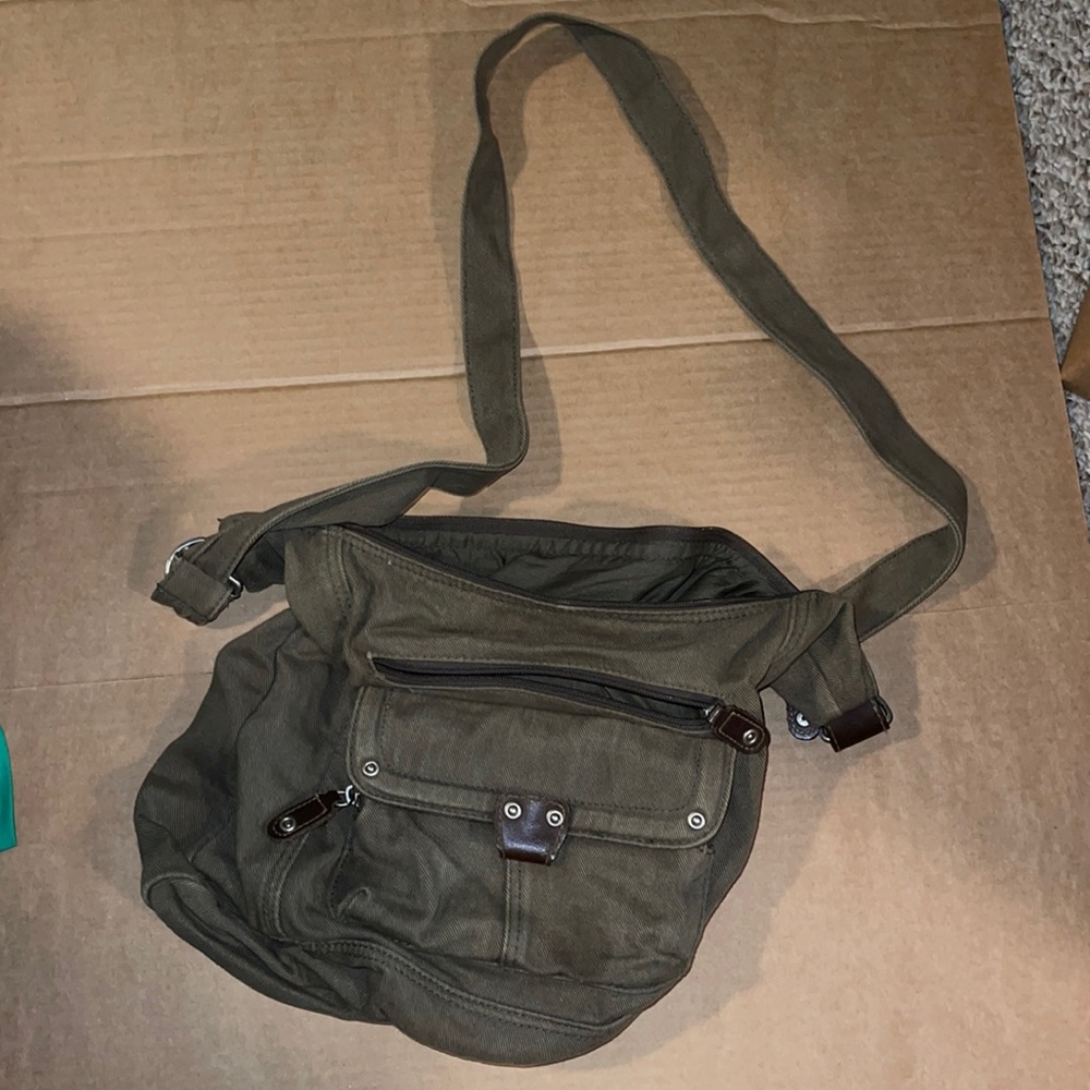 Cross shoulder purse